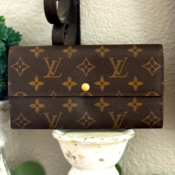 Louis Vuitton Handbags - Louis Vuitton
LV Monogram Sarah Wallet very good condition authentic